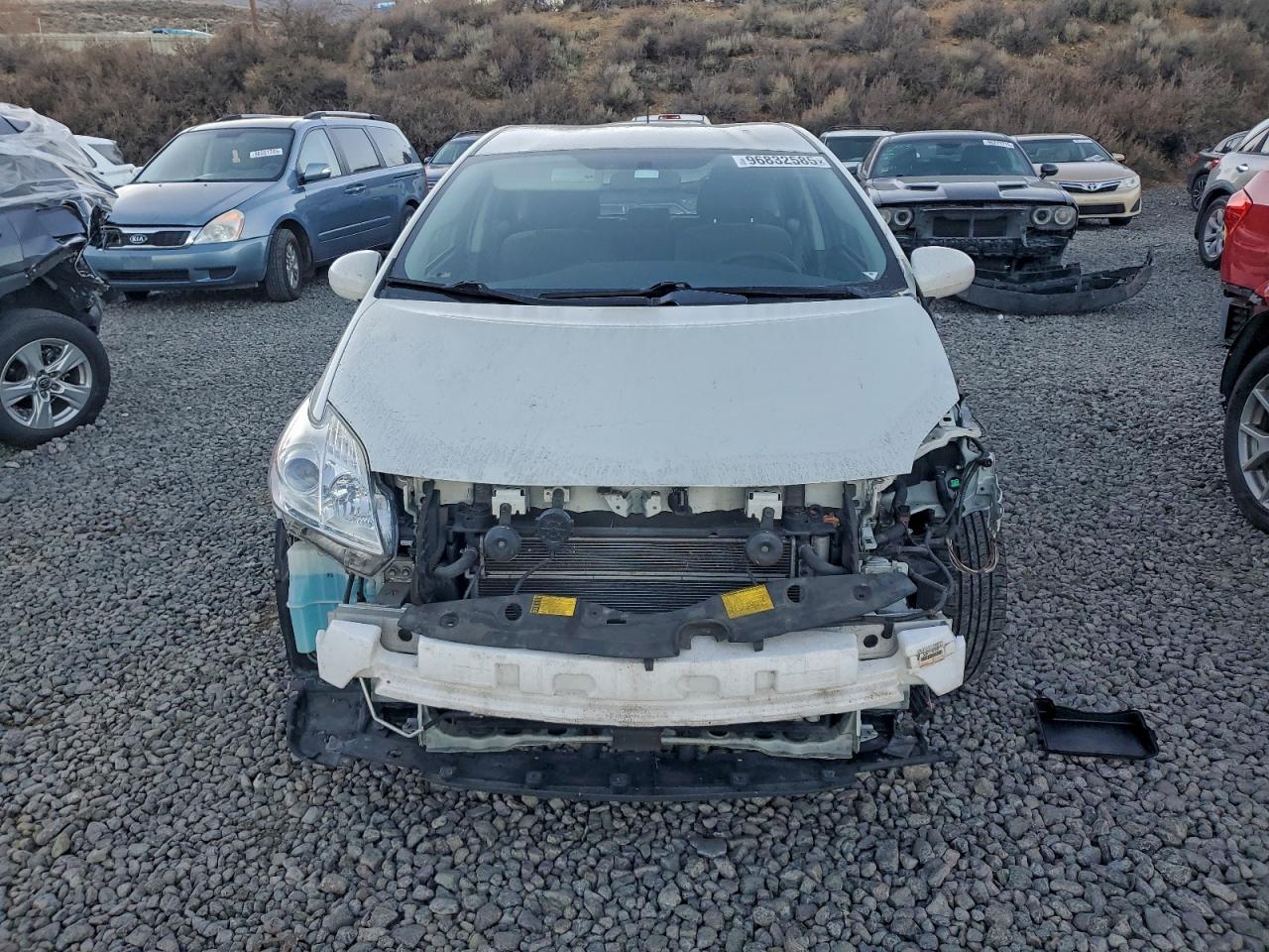 2015 TOYOTA PRIUS photo 5