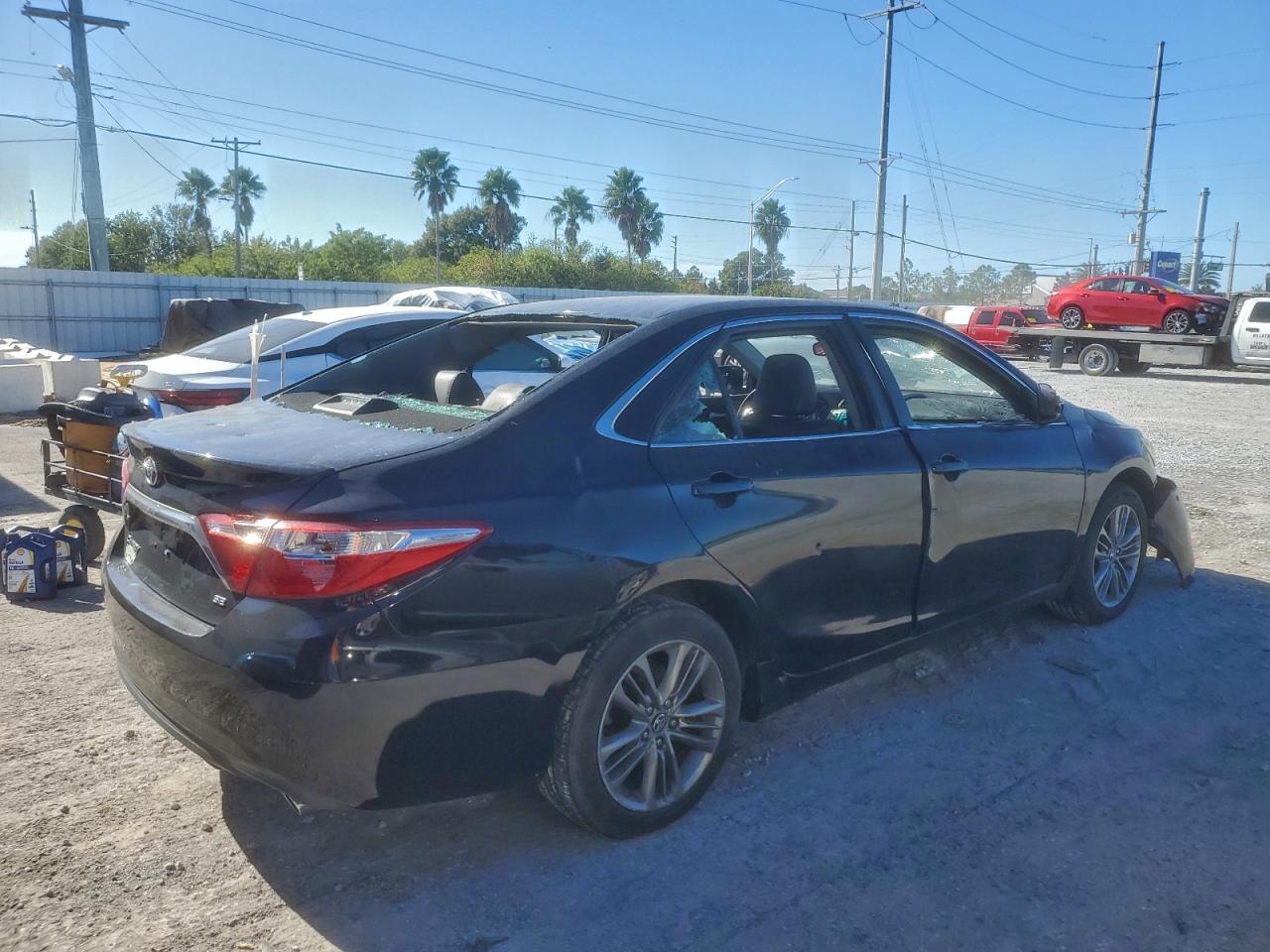 2017 TOYOTA CAMRY LE photo 3