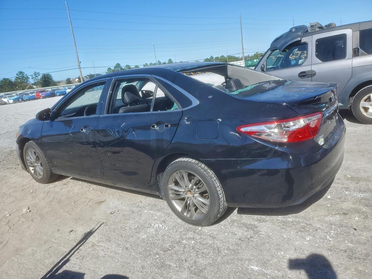 2017 TOYOTA CAMRY LE photo 2