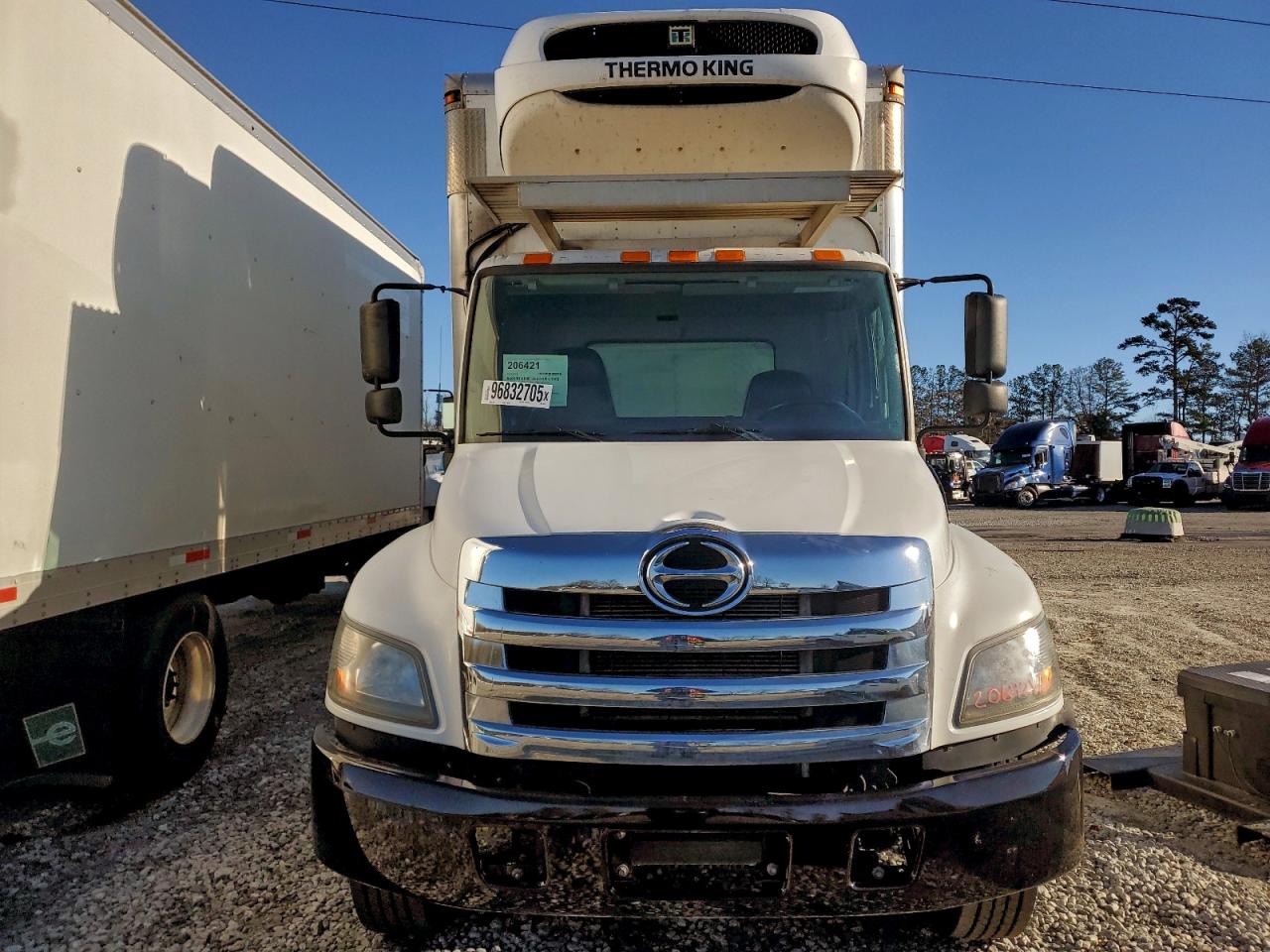 2019 HINO 258/268 REFRIGERATED BOX TRUCK photo 5