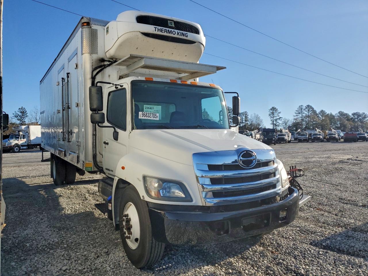 2019 HINO 258/268 REFRIGERATED BOX TRUCK photo 4