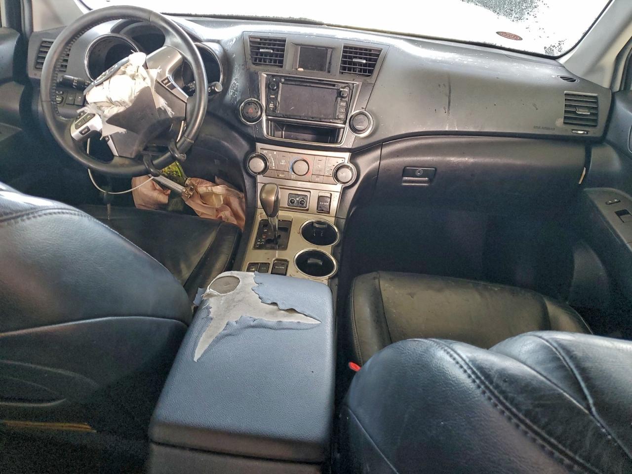 2013 TOYOTA HIGHLANDER BASE photo 8