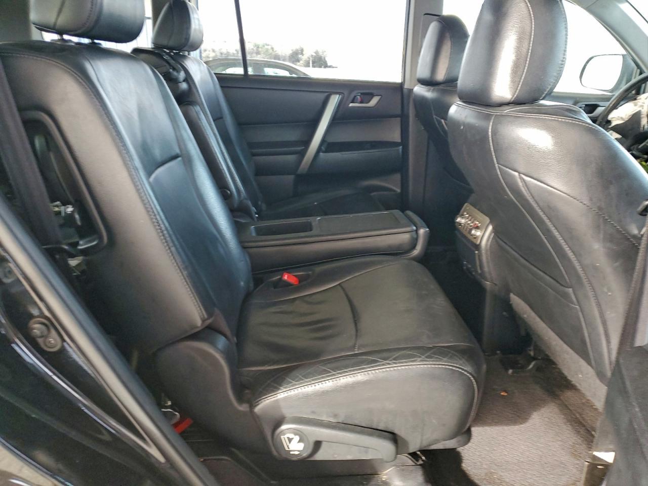 2013 TOYOTA HIGHLANDER BASE photo 11