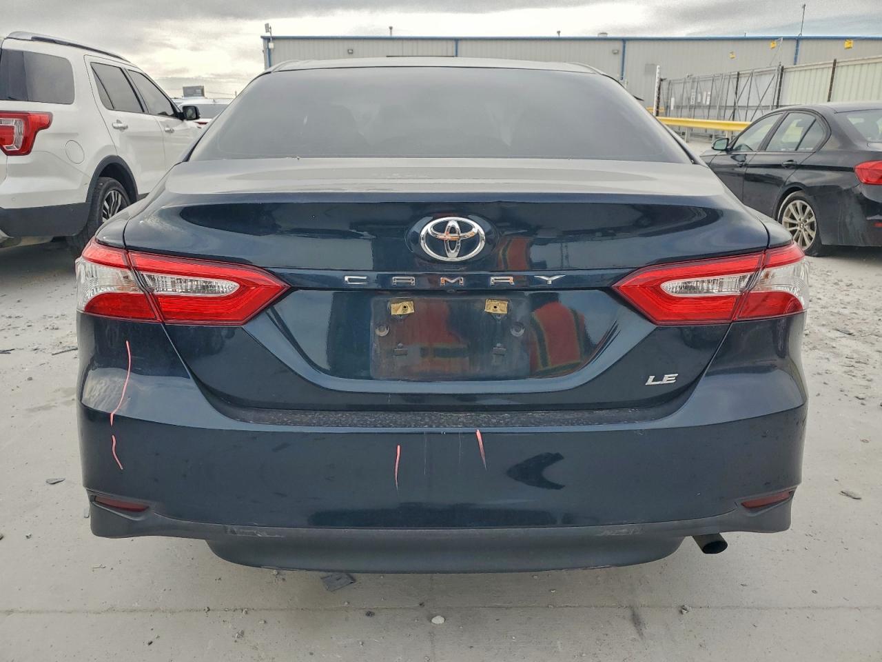 2018 TOYOTA CAMRY L photo 6