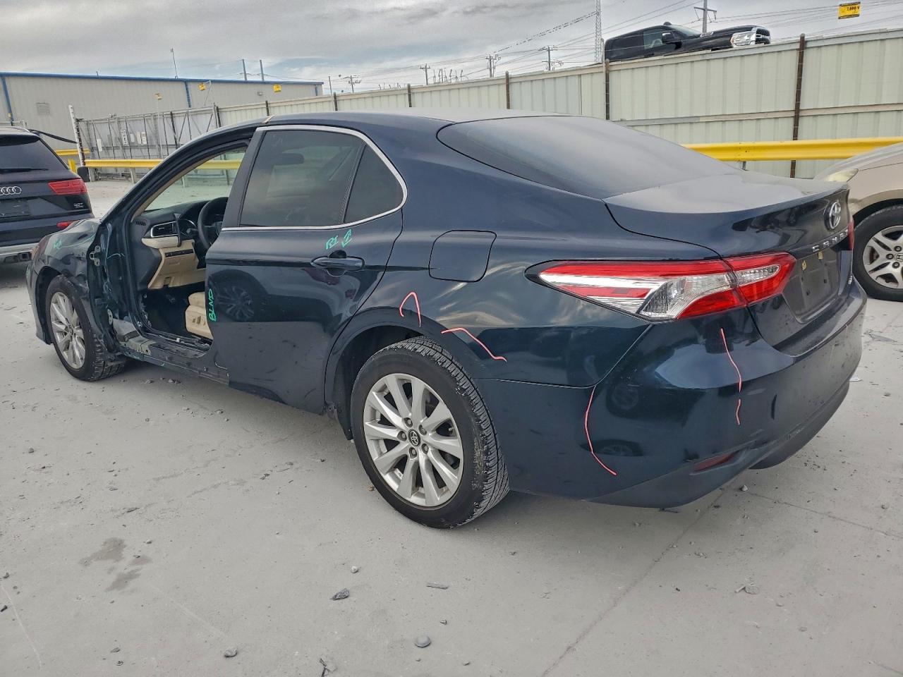 2018 TOYOTA CAMRY L photo 2