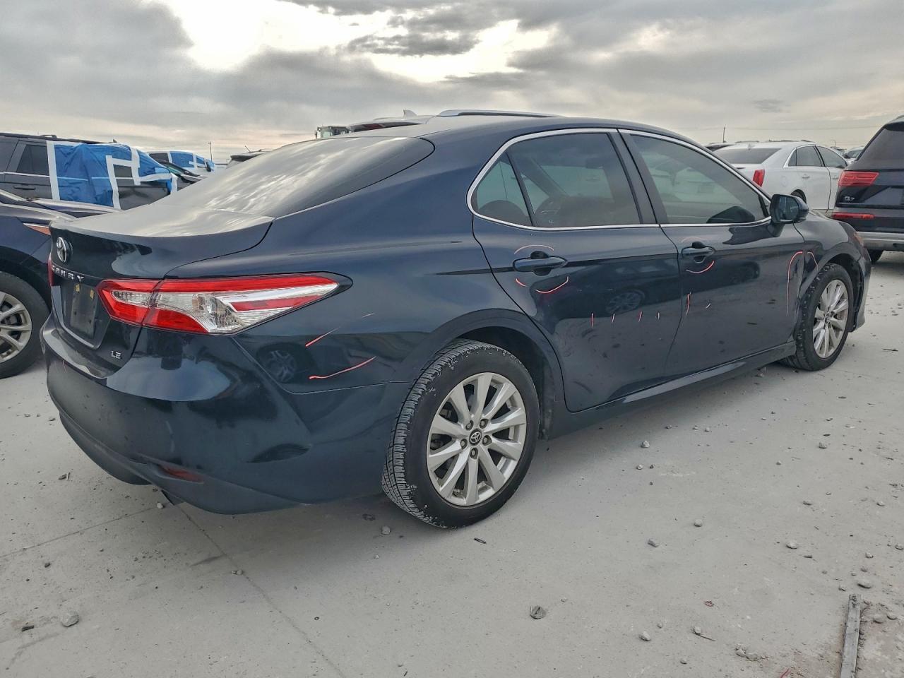 2018 TOYOTA CAMRY L photo 3