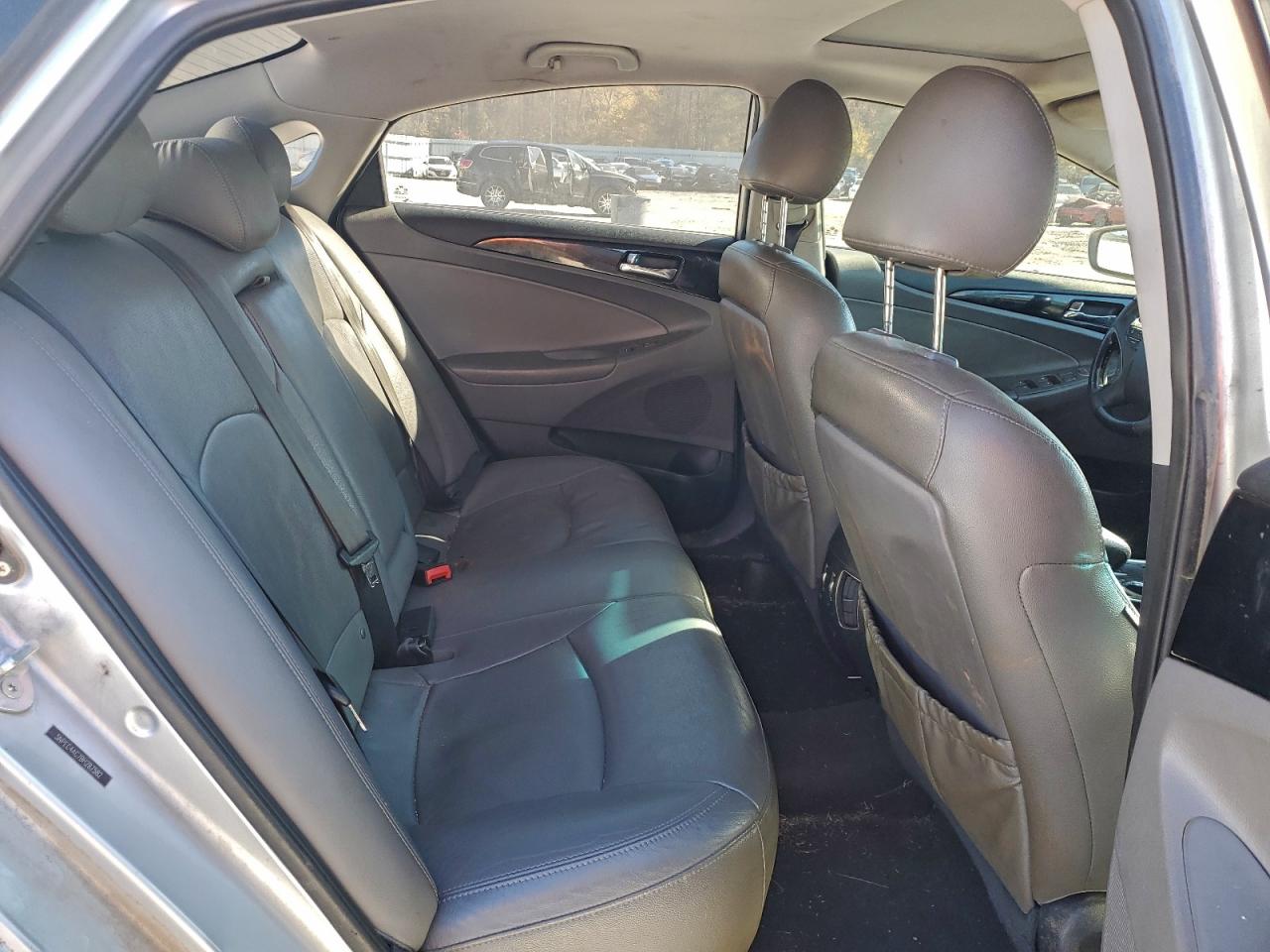 2011 HYUNDAI SONATA SE photo 10