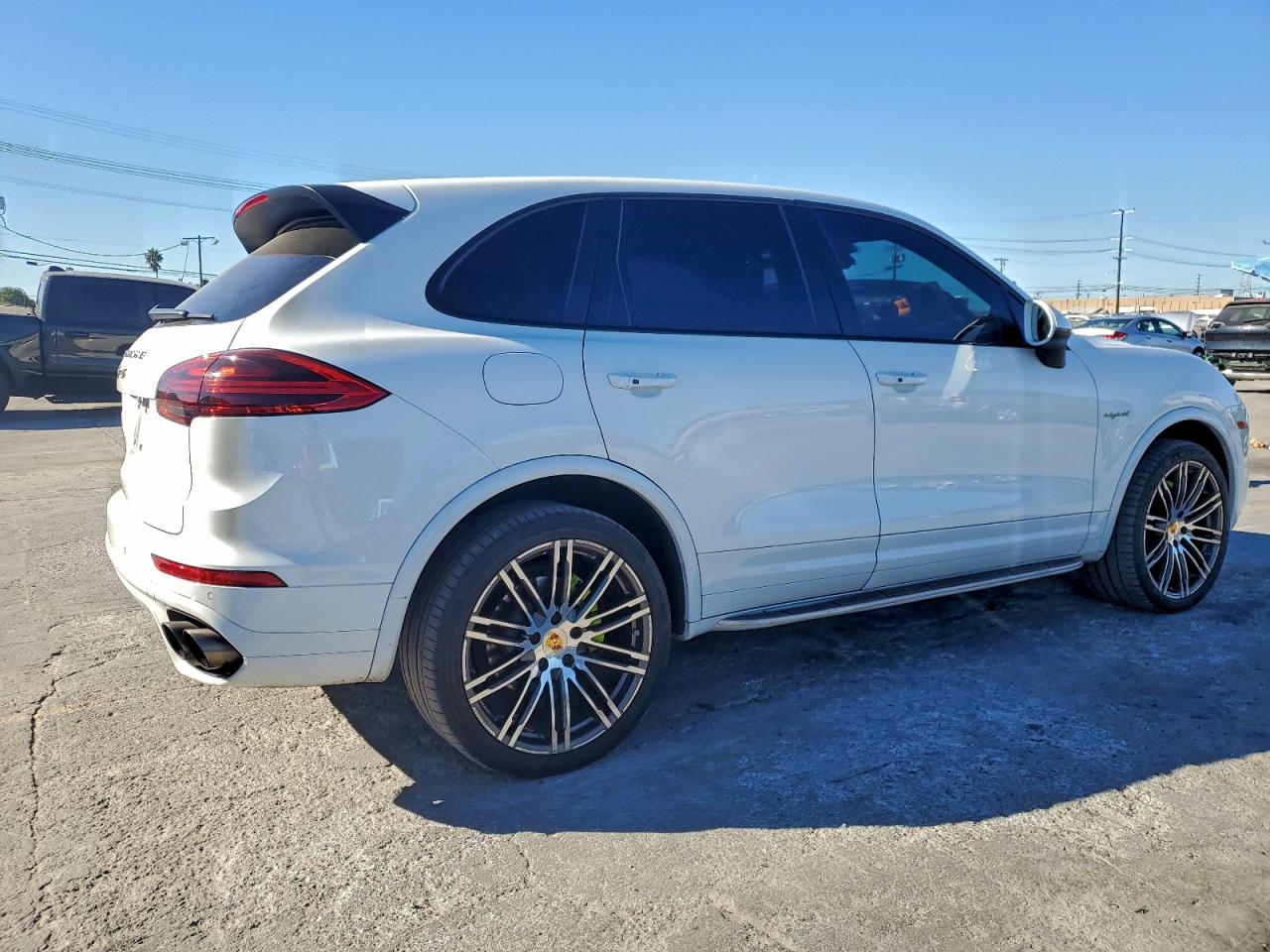 2017 PORSCHE CAYENNE SE HYBRID PLATINUM photo 3