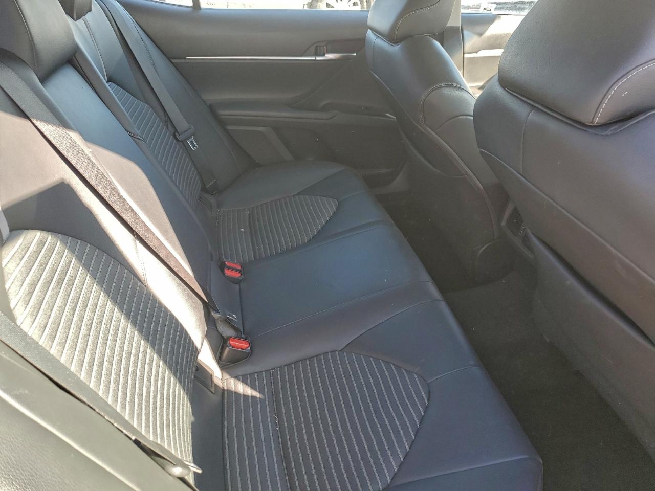 2018 TOYOTA CAMRY L photo 10