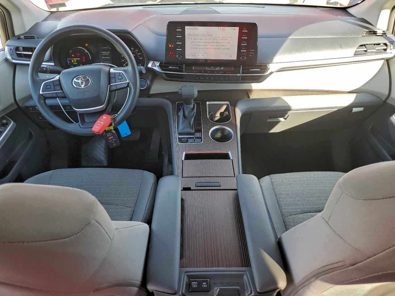 2021 TOYOTA SIENNA LE photo 8