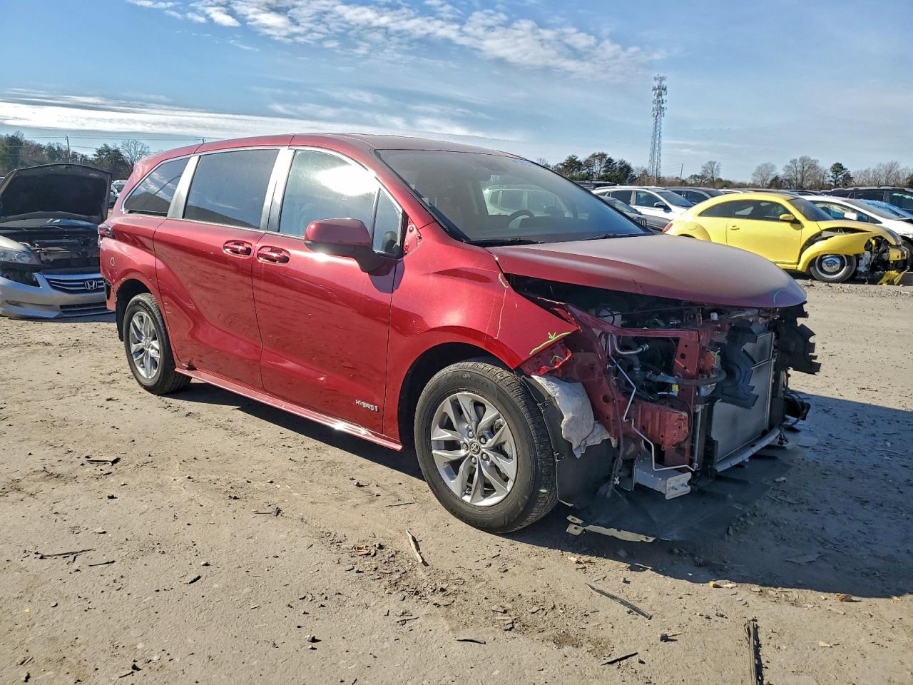 2021 TOYOTA SIENNA LE photo 4