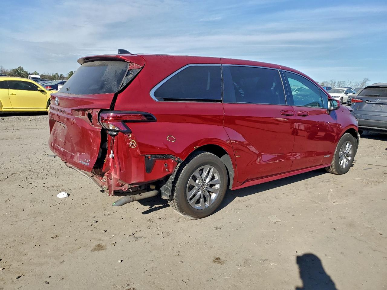 2021 TOYOTA SIENNA LE photo 3