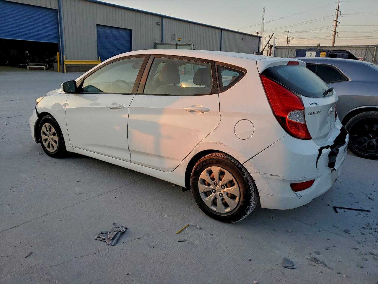 2017 HYUNDAI ACCENT SE photo 2