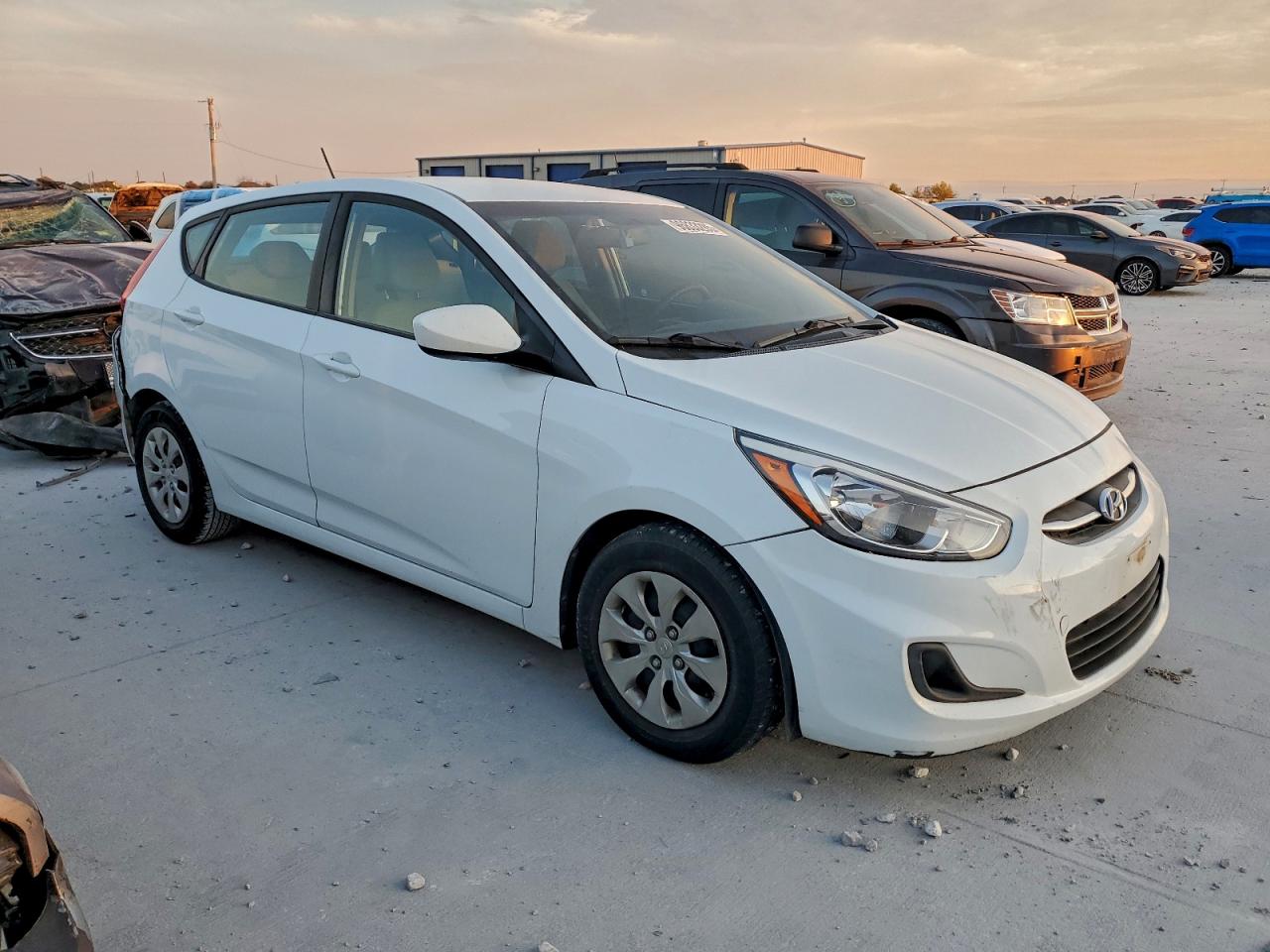 2017 HYUNDAI ACCENT SE photo 4