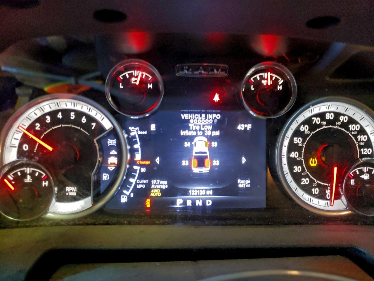 2017 RAM 1500 SLT photo 9