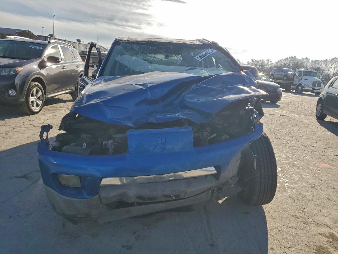 2004 SATURN VUE photo 5