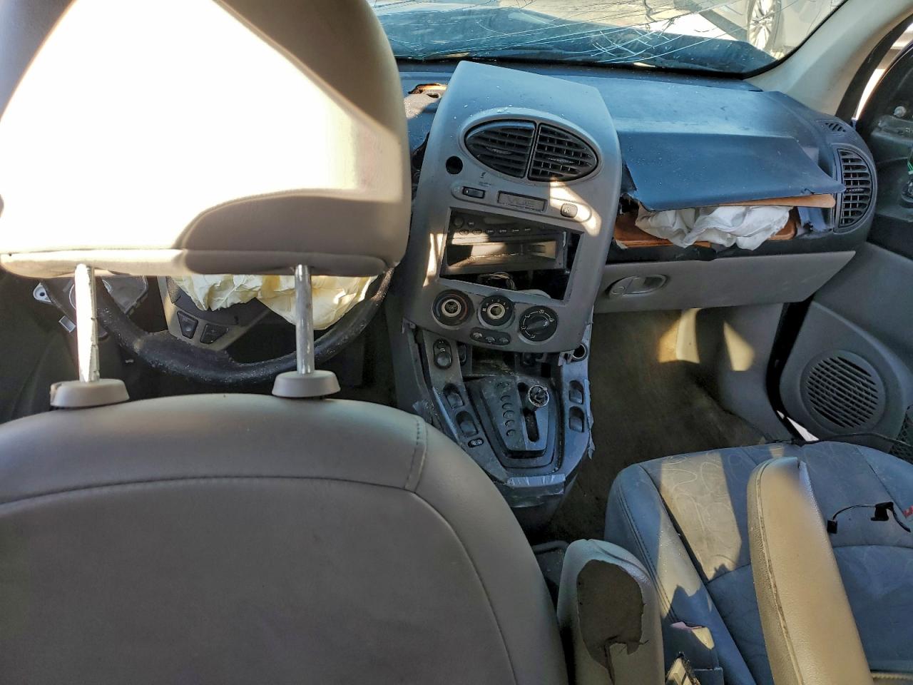 2004 SATURN VUE photo 8