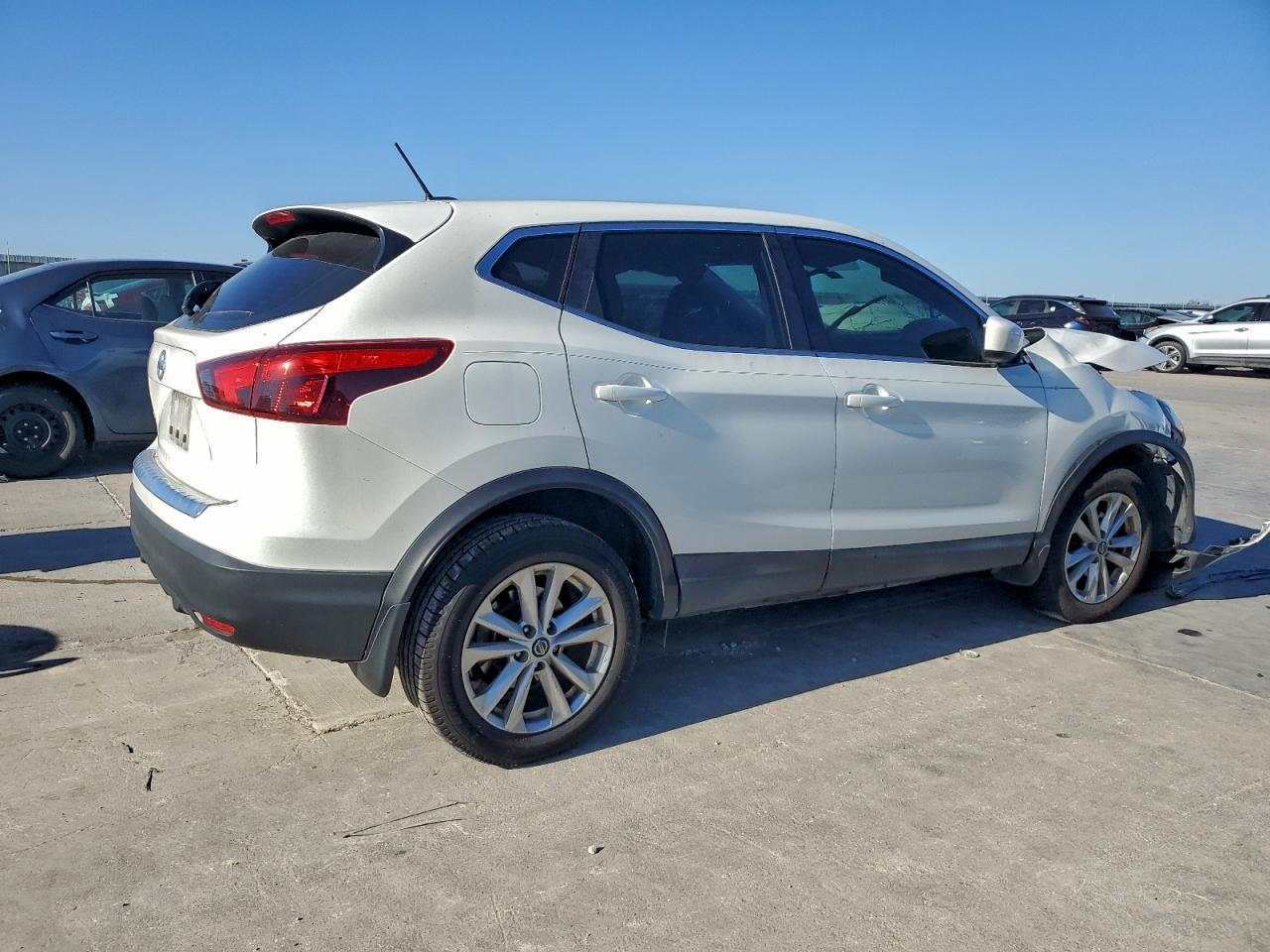 2019 NISSAN ROGUE SPORT S photo 3