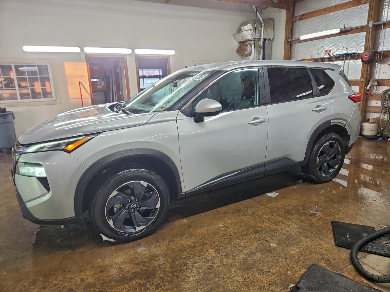 2024 NISSAN ROGUE SV — REAR END damage — photo 1