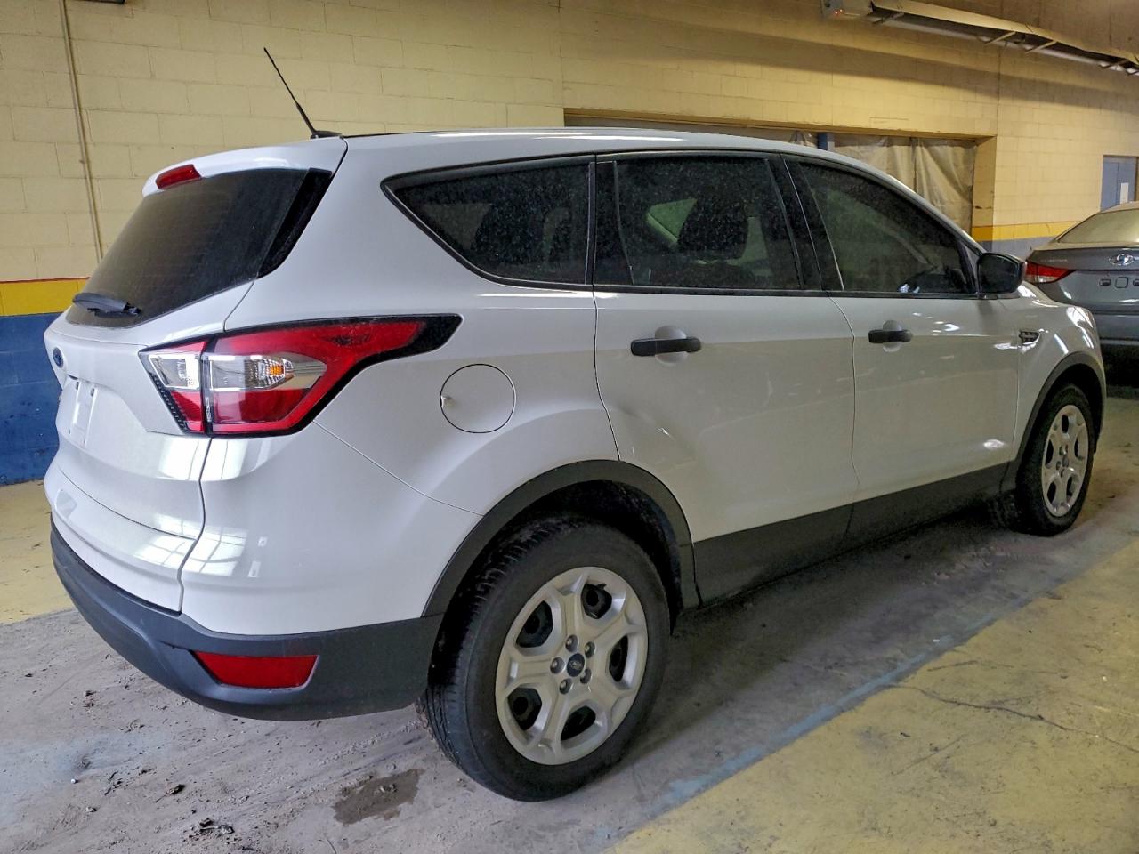 2017 FORD ESCAPE S photo 3
