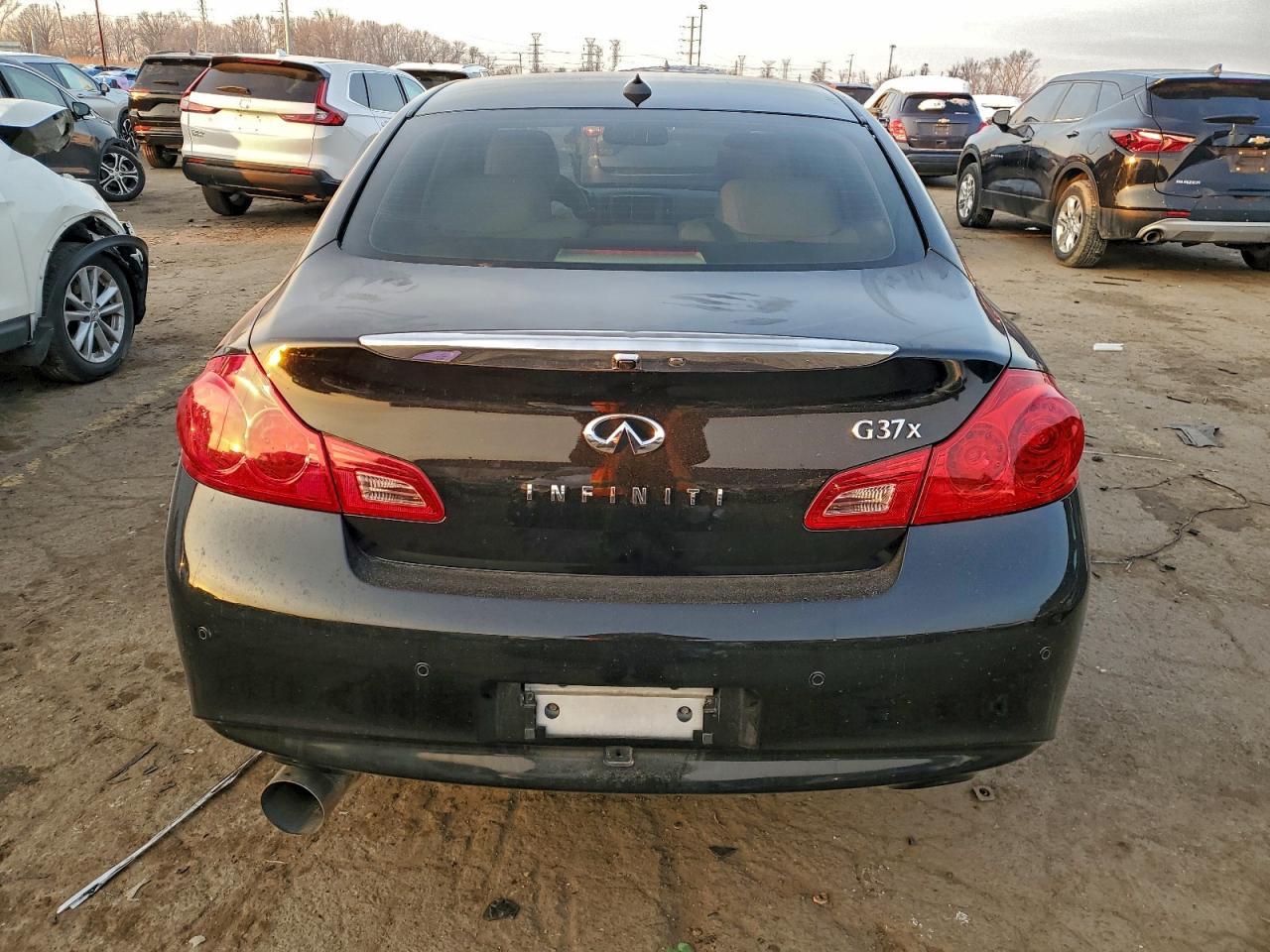 2013 INFINITI G37 photo 6