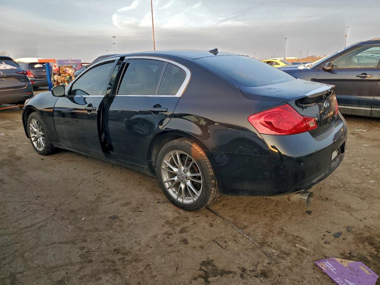 2013 INFINITI G37 photo 2
