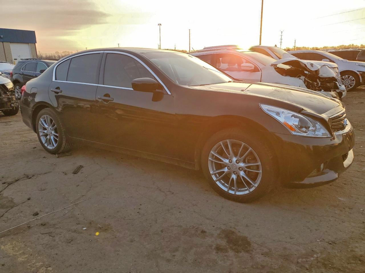 2013 INFINITI G37 photo 4