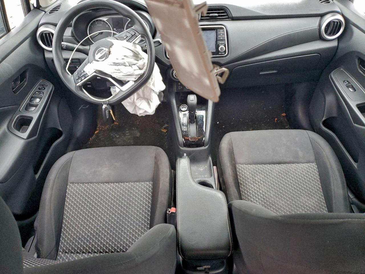 2021 NISSAN VERSA S photo 8