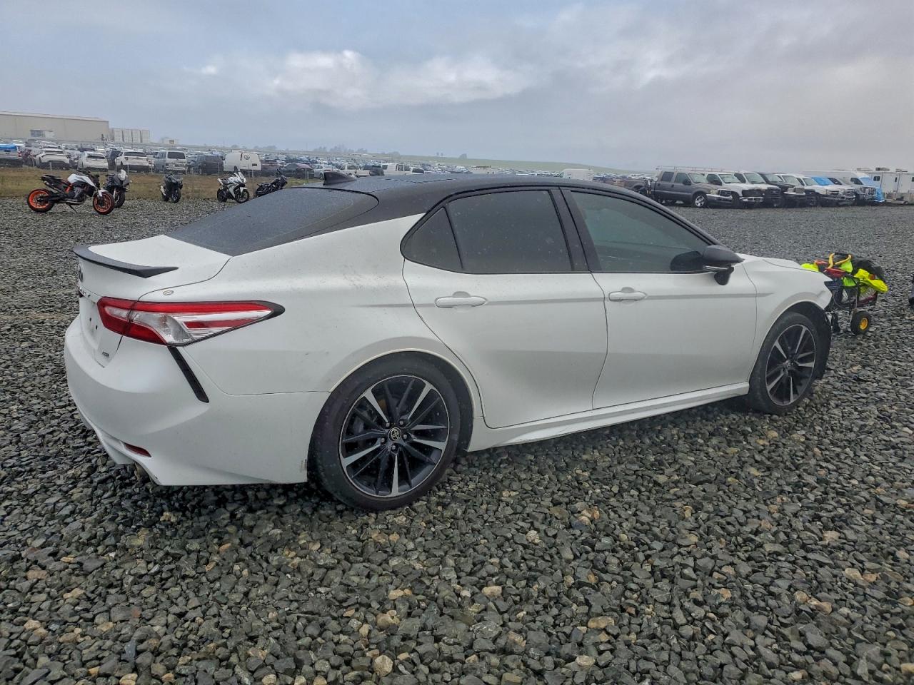 2020 TOYOTA CAMRY XSE photo 3
