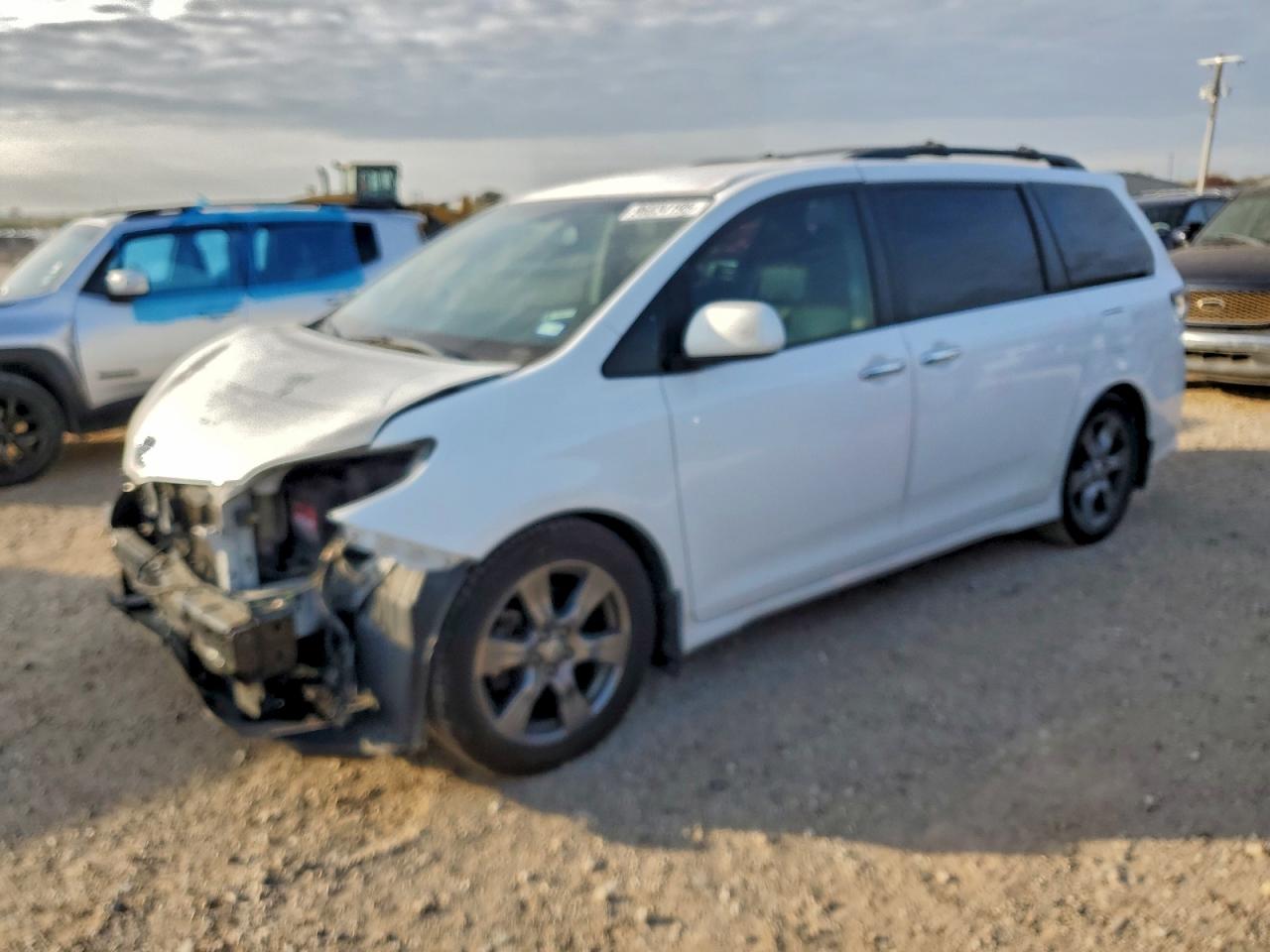 2017 TOYOTA SIENNA