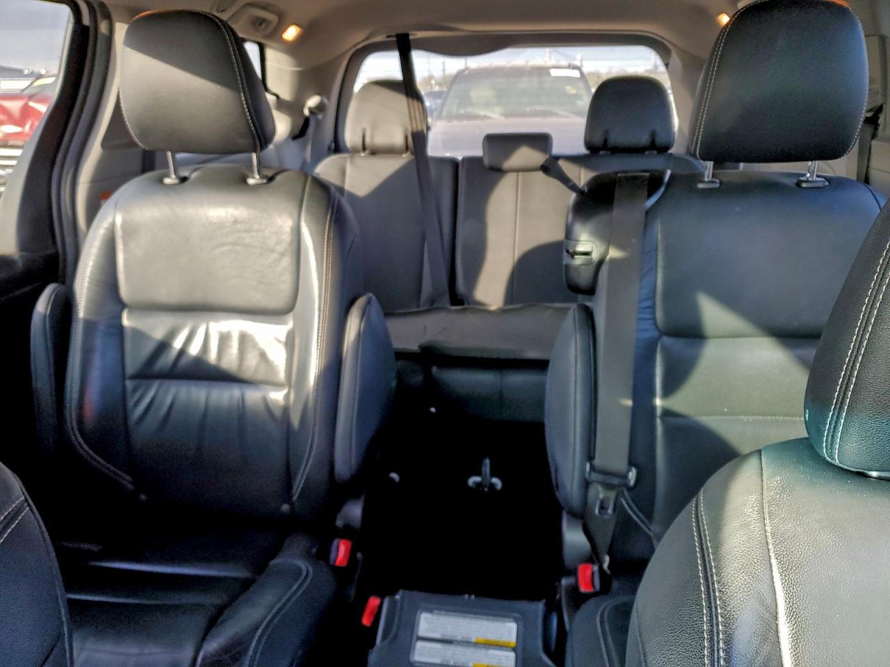 2017 TOYOTA SIENNA SE photo 10