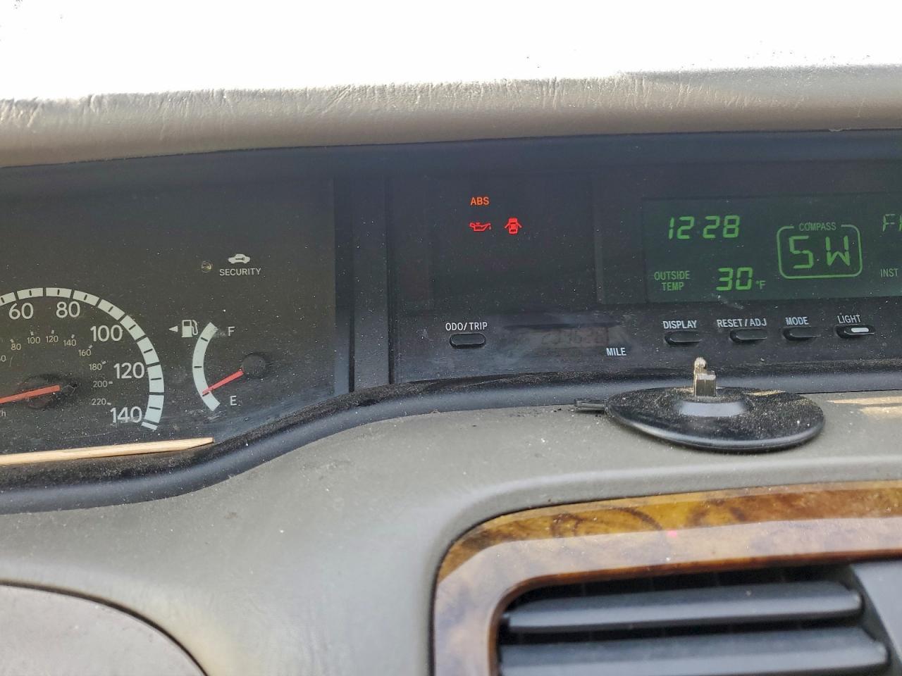 2001 TOYOTA AVALON XL photo 9
