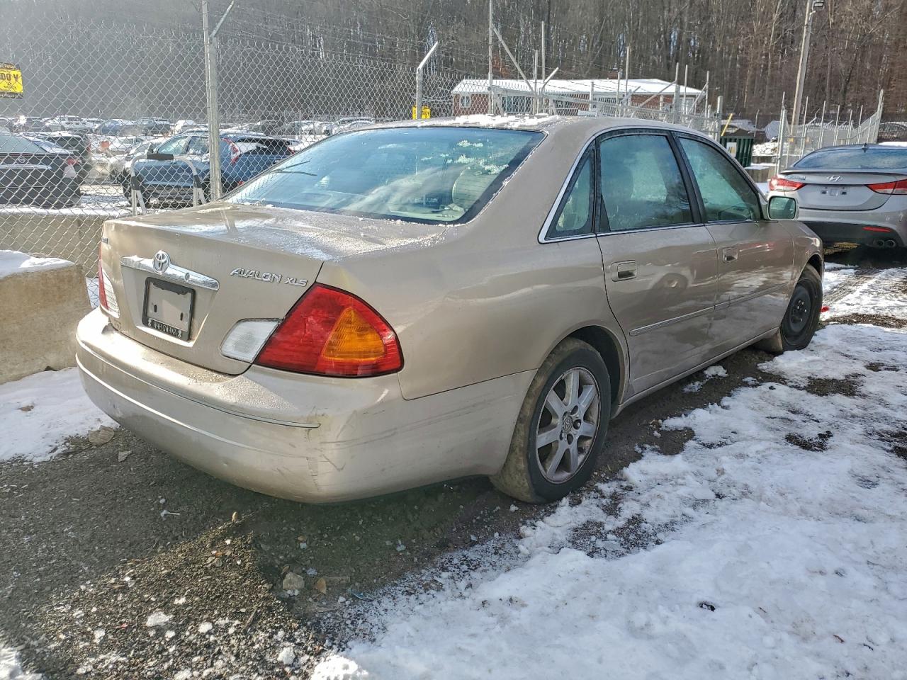 2001 TOYOTA AVALON XL photo 3