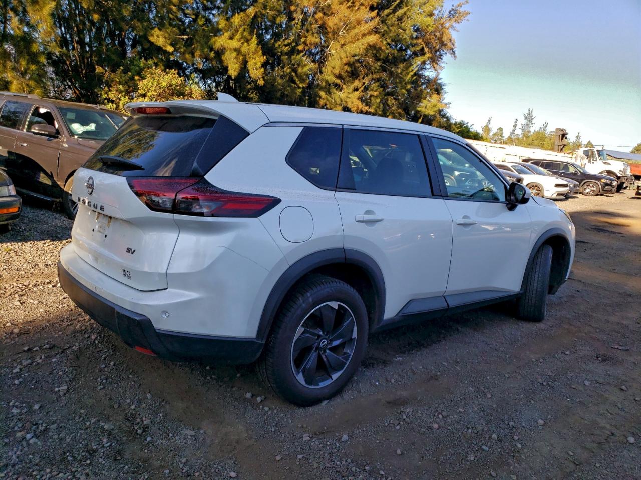 2024 NISSAN ROGUE SV photo 3