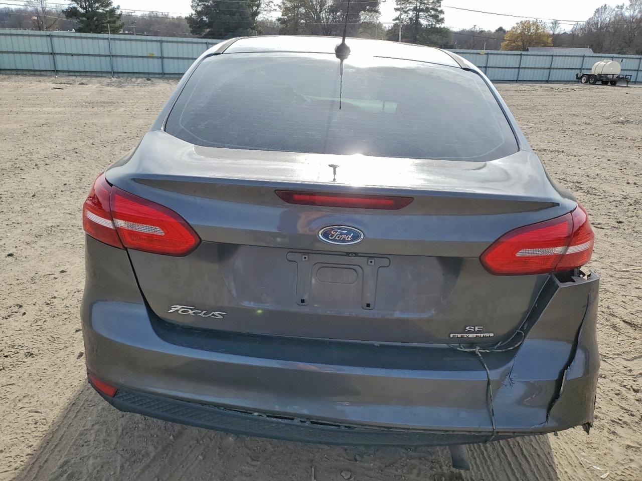 2015 FORD FOCUS SE photo 6