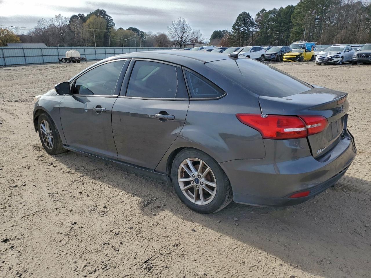 2015 FORD FOCUS SE photo 2