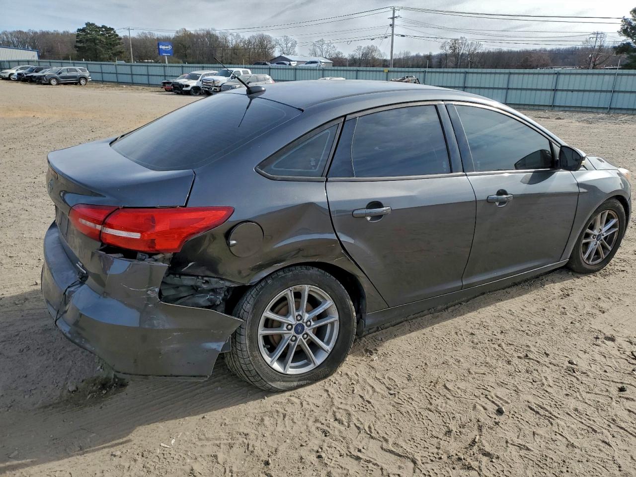 2015 FORD FOCUS SE photo 3