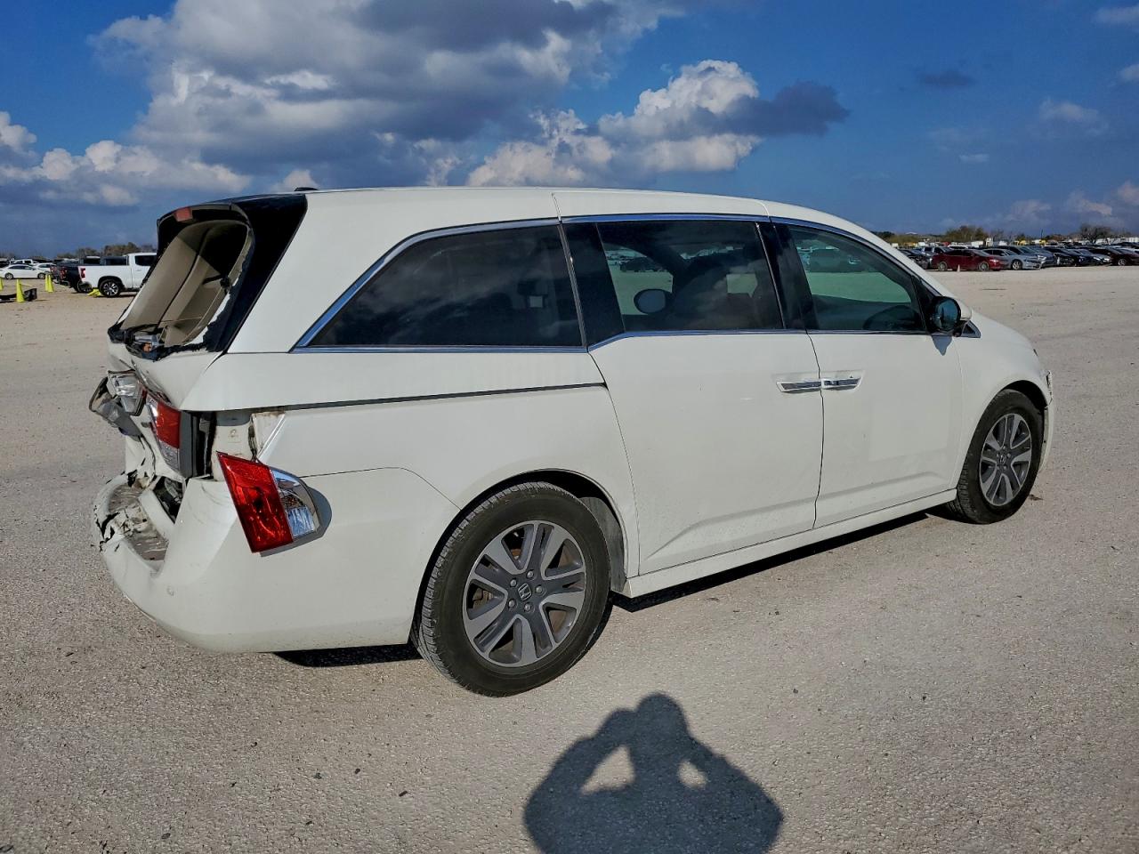 2016 HONDA ODYSSEY TOURING photo 3
