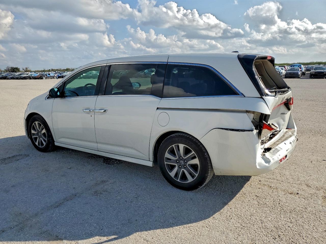 2016 HONDA ODYSSEY TOURING photo 2