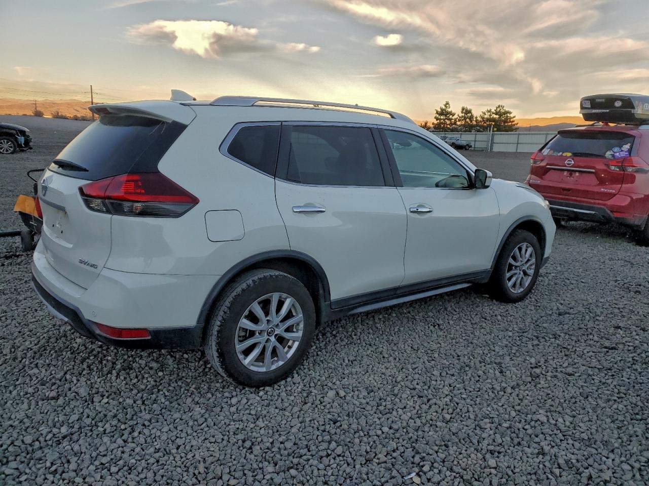 2020 NISSAN ROGUE S photo 3