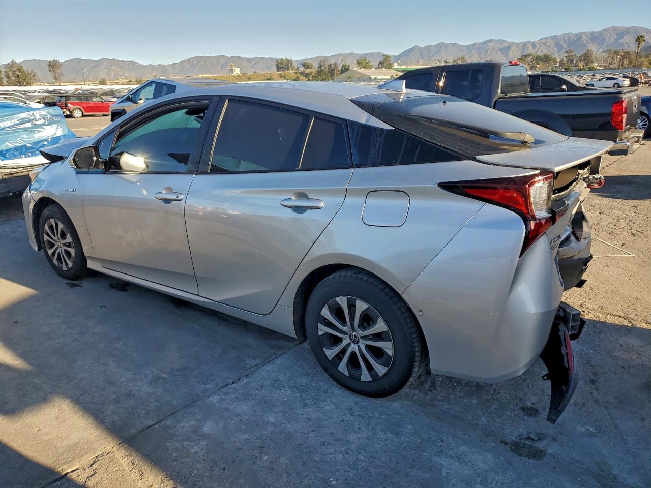 2019 TOYOTA PRIUS photo 2