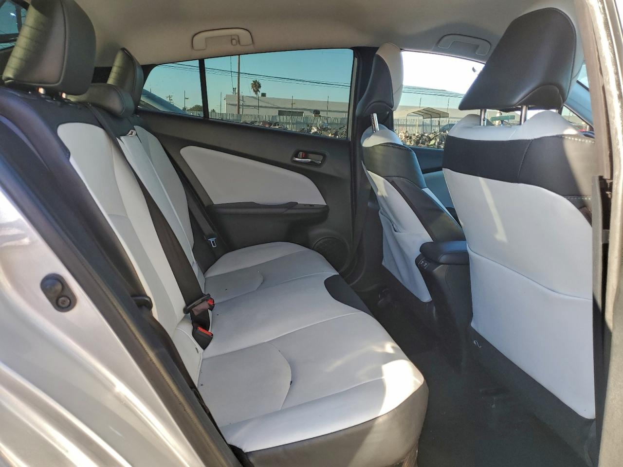 2019 TOYOTA PRIUS photo 10