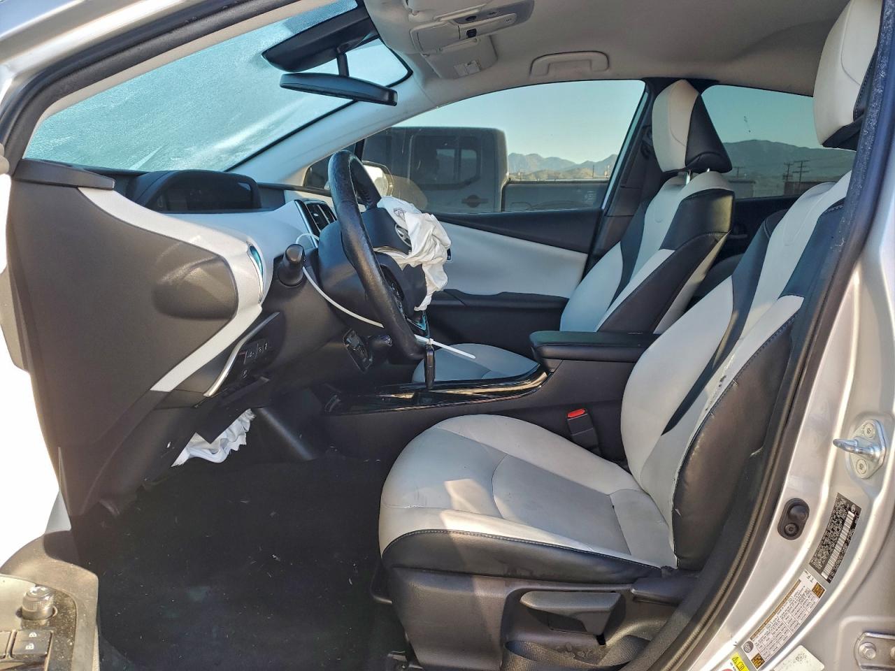 2019 TOYOTA PRIUS photo 7