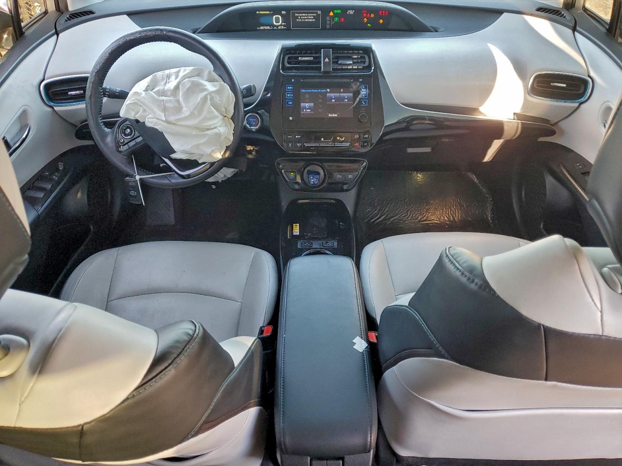 2019 TOYOTA PRIUS photo 8