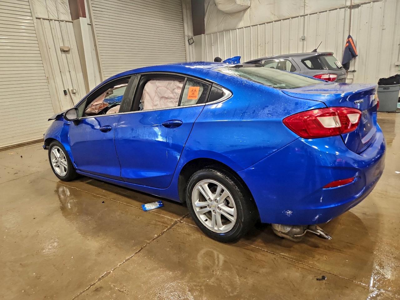 2017 CHEVROLET CRUZE LT photo 2