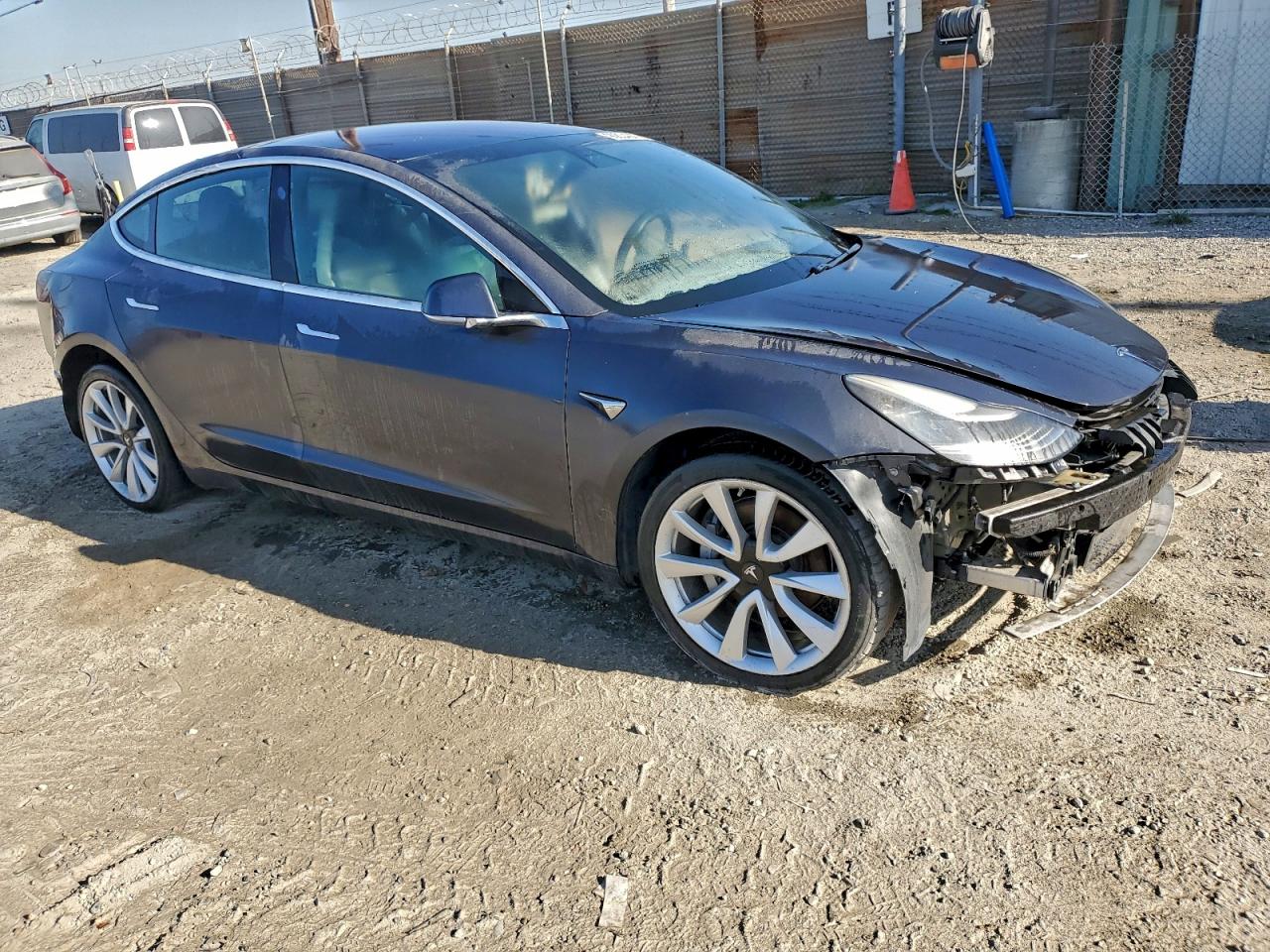2018 TESLA MODEL 3 photo 4