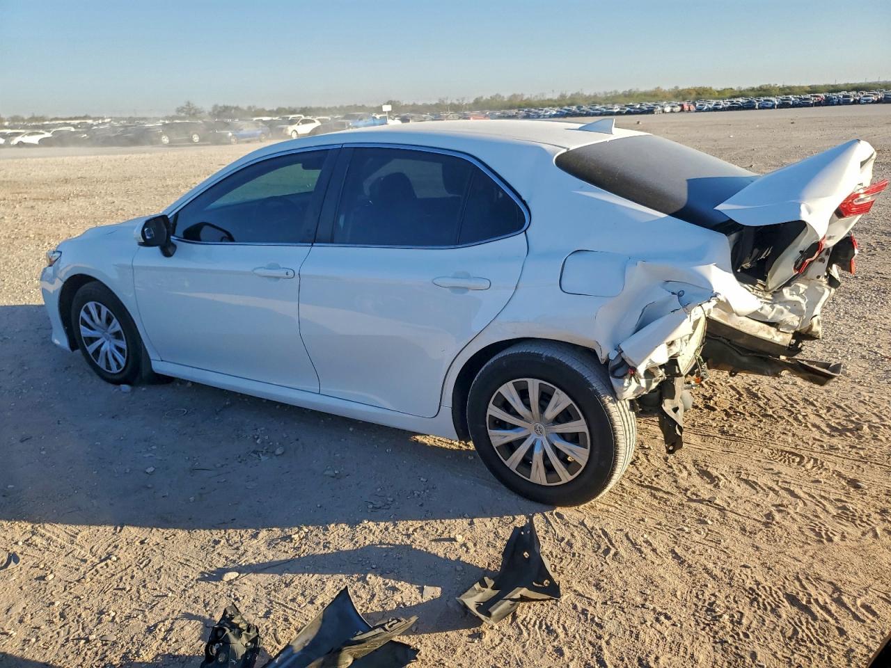 2020 TOYOTA CAMRY LE photo 2