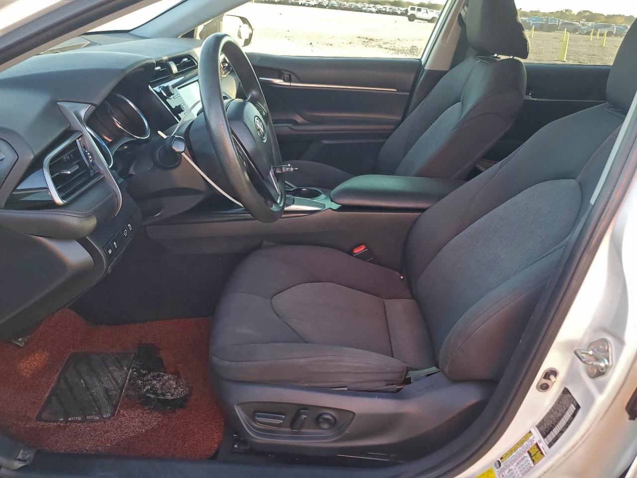 2020 TOYOTA CAMRY LE photo 7
