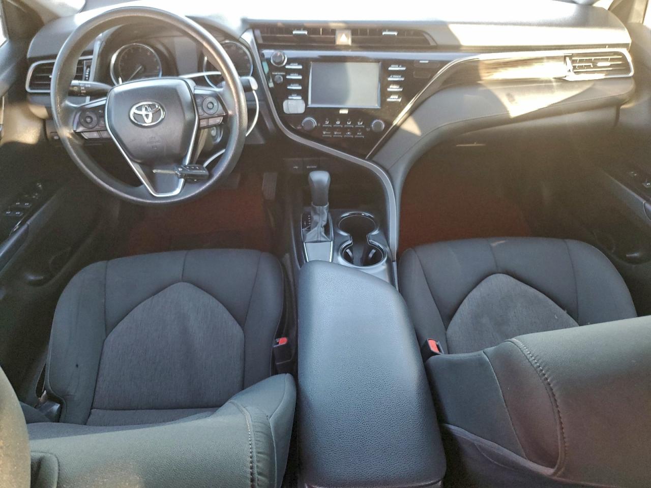 2020 TOYOTA CAMRY LE photo 8