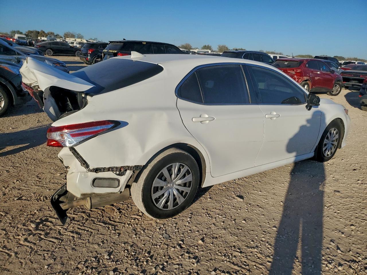 2020 TOYOTA CAMRY LE photo 3